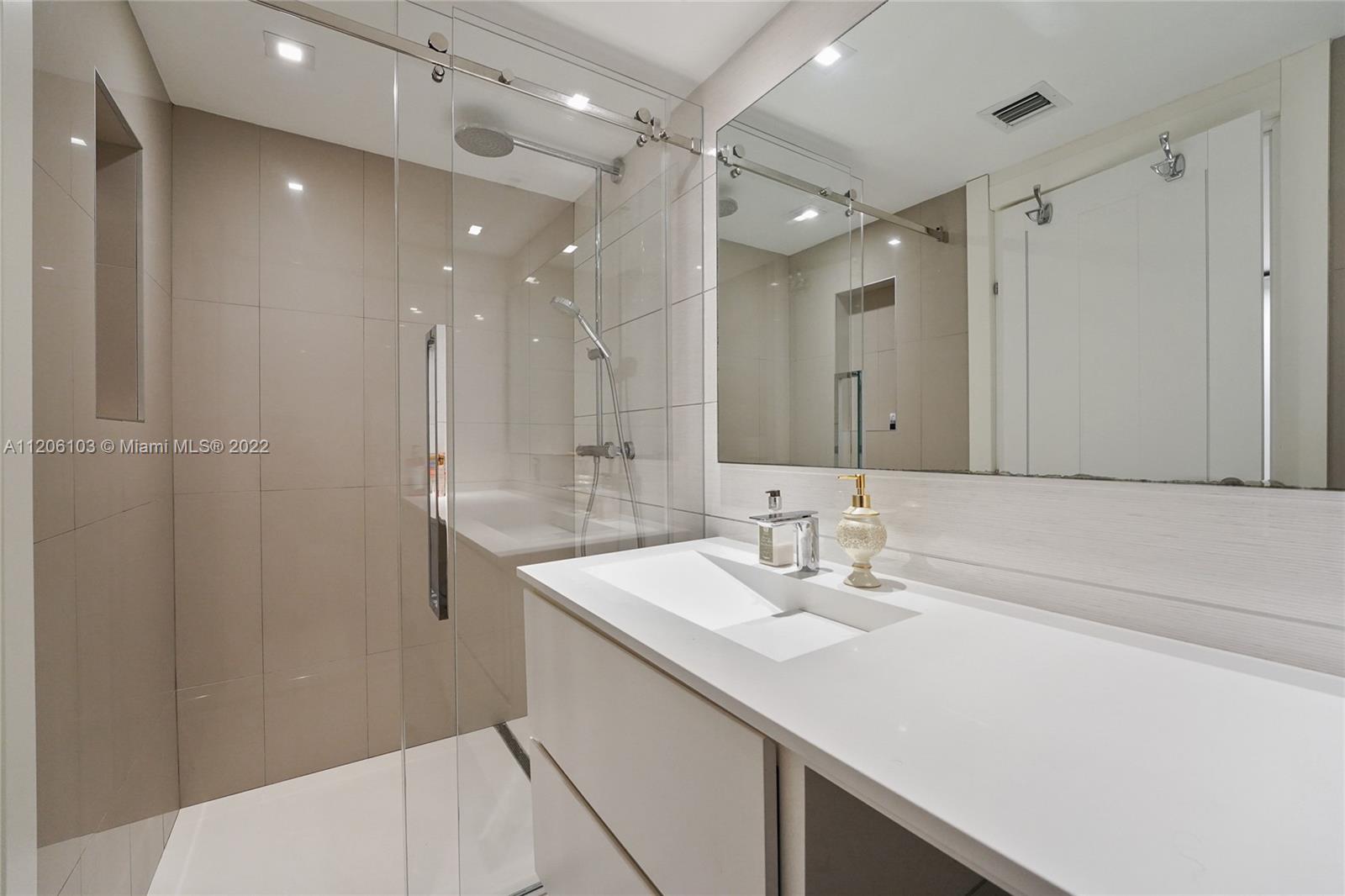 BALMORAL CONDO - Residential