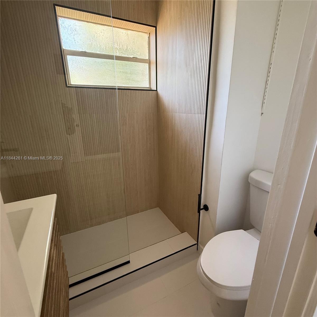 LAUDERDALE PARK 6-33 1/2 - Residential Lease