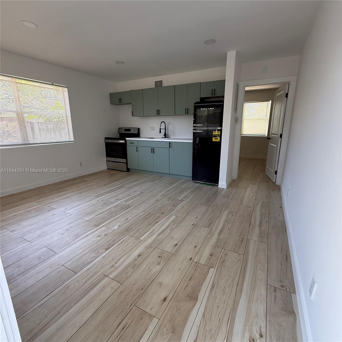 LAUDERDALE PARK 6-33 1/2 - Residential Lease