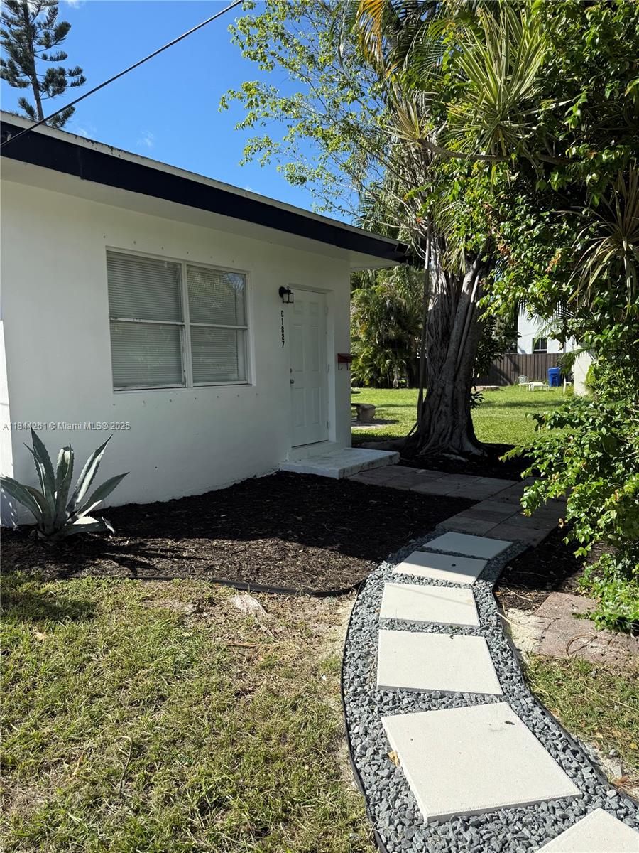 LAUDERDALE PARK 6-33 1/2 - Residential Lease