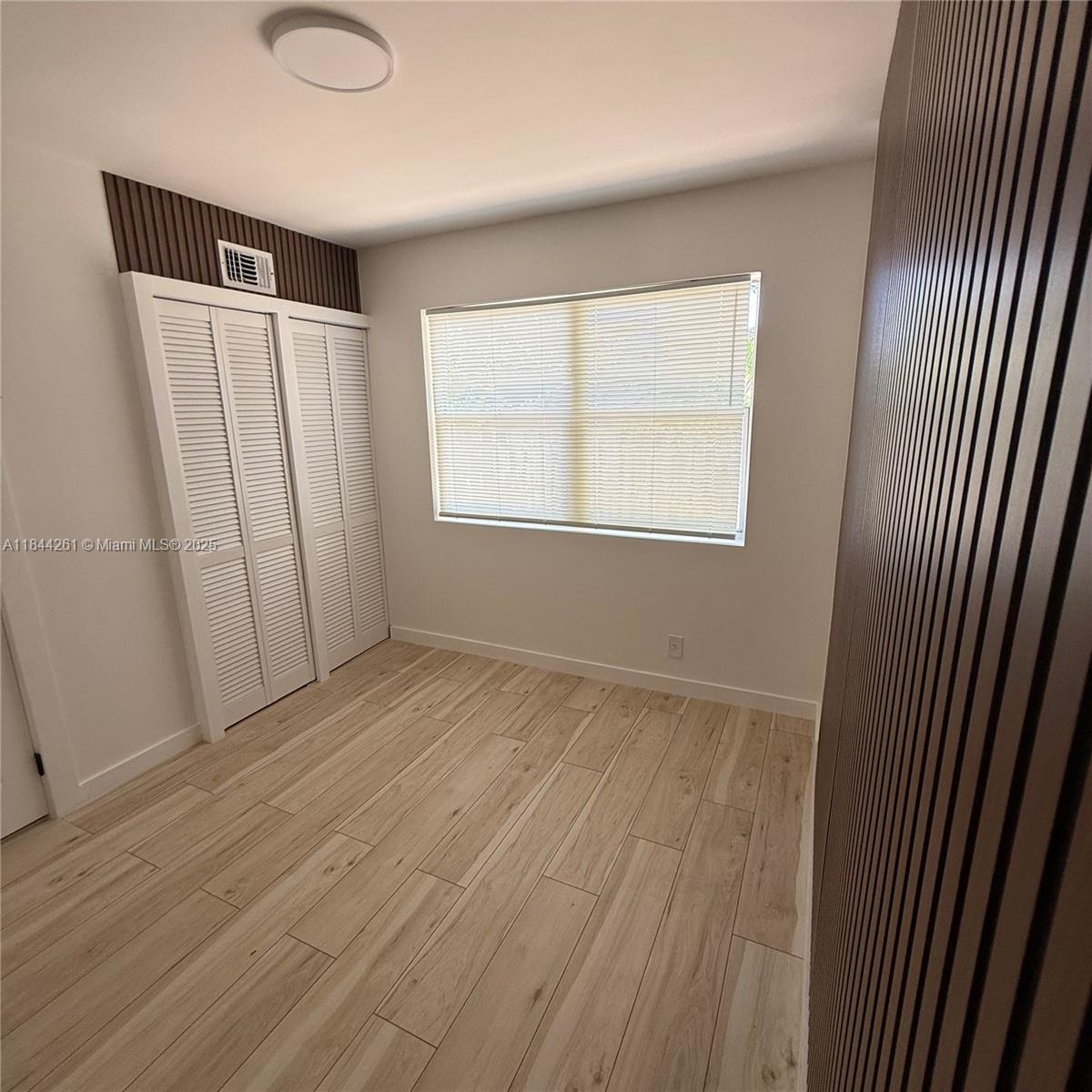 LAUDERDALE PARK 6-33 1/2 - Residential Lease