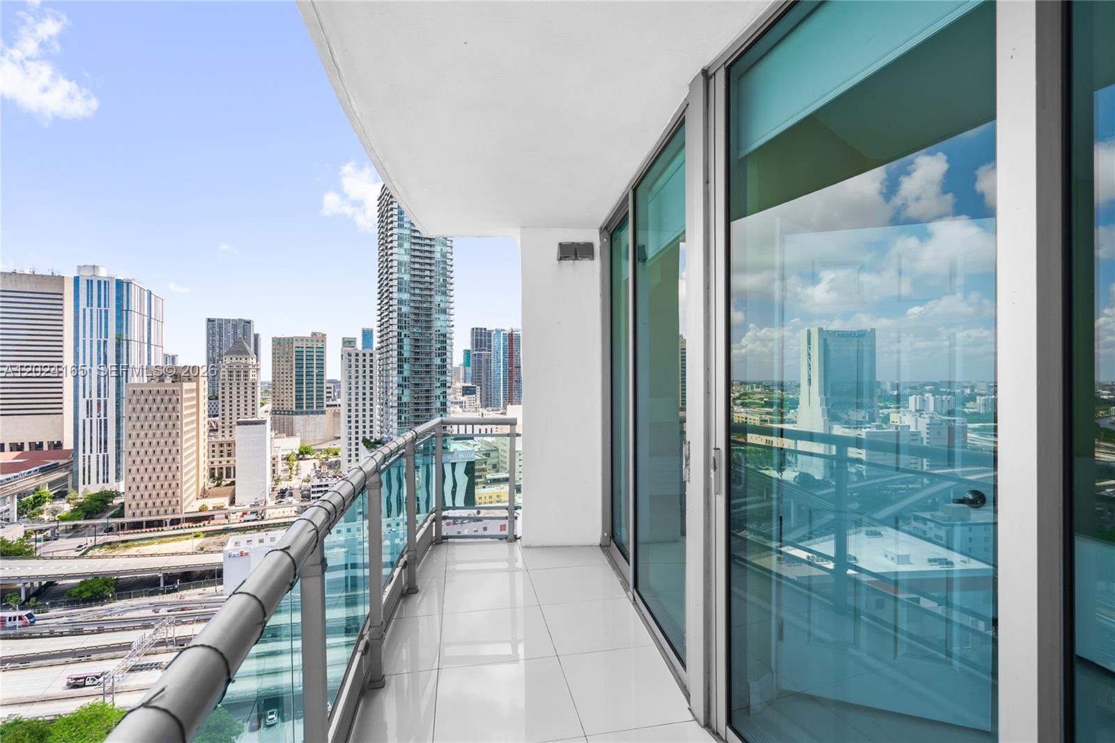 WIND CONDO - Residential