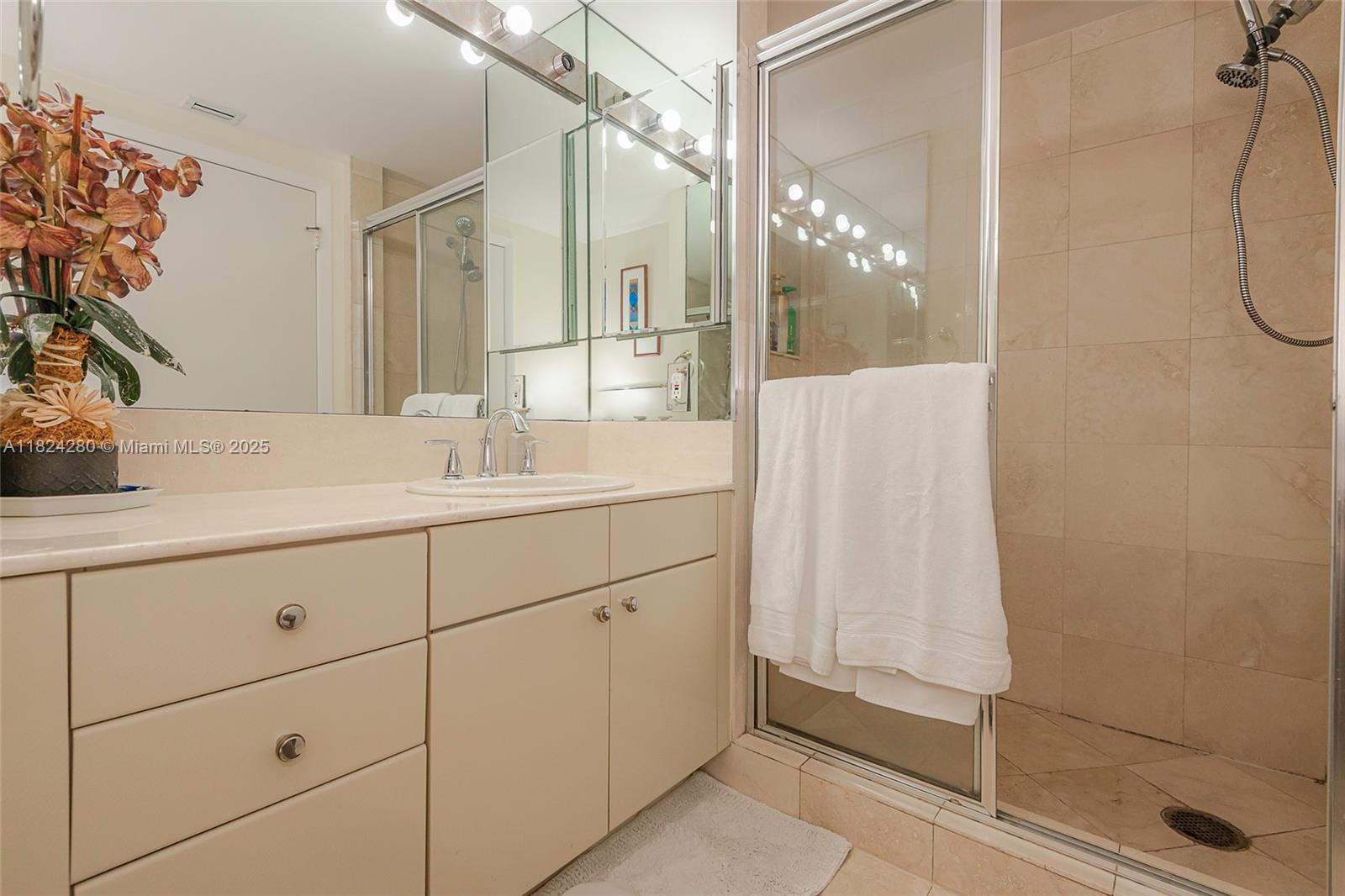 2000 ISL BLVD WILLIAMS IS - Residential Lease