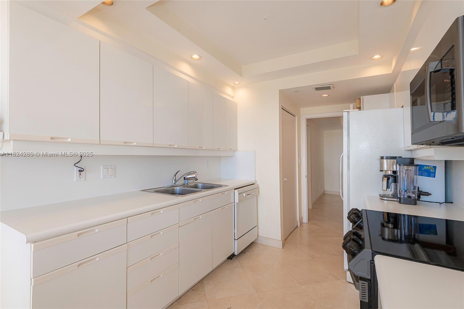 2000 ISL BLVD WILLIAMS IS - Residential Lease