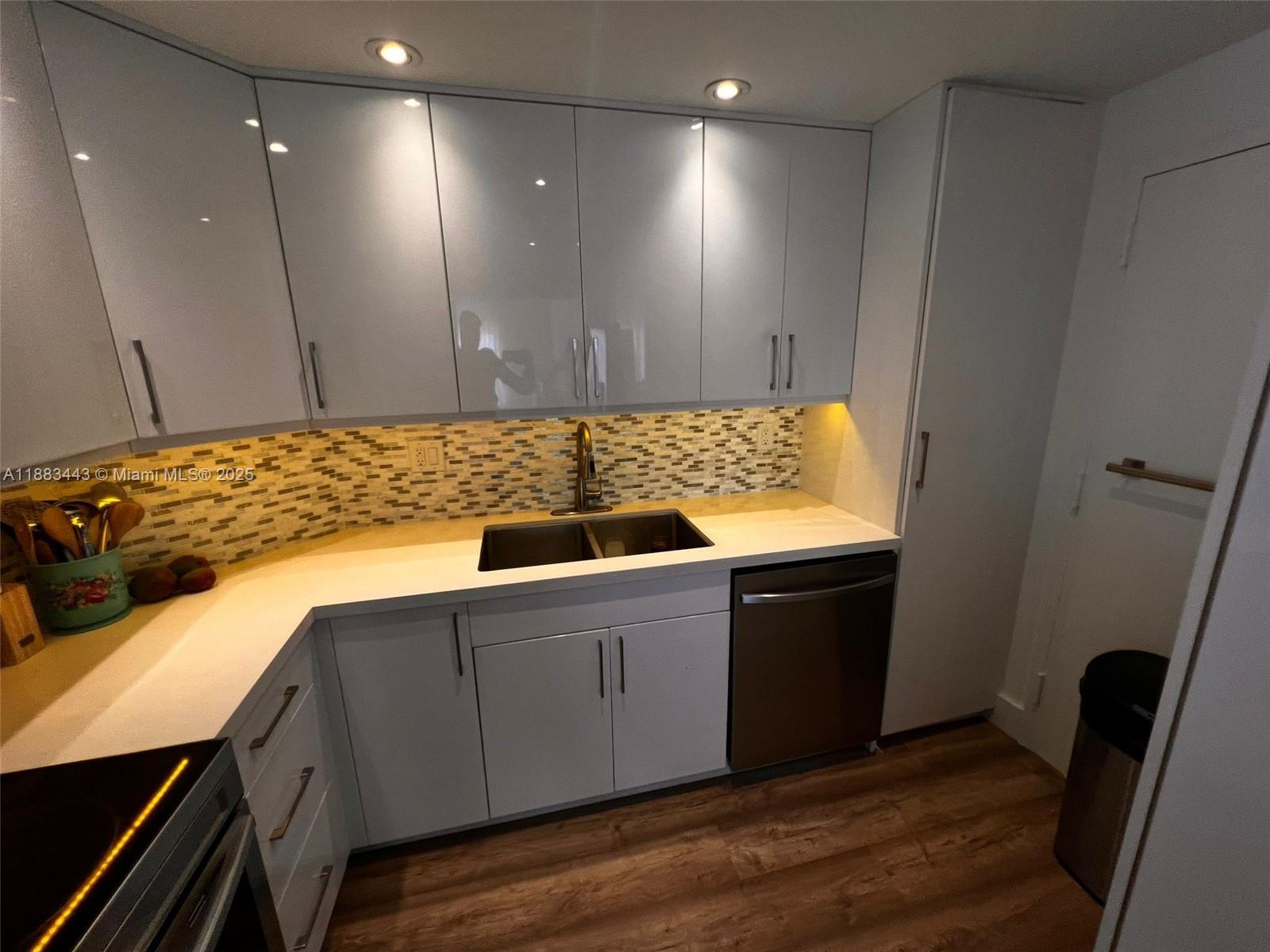 ARLEN HOUSE WEST CONDO - Residential Lease
