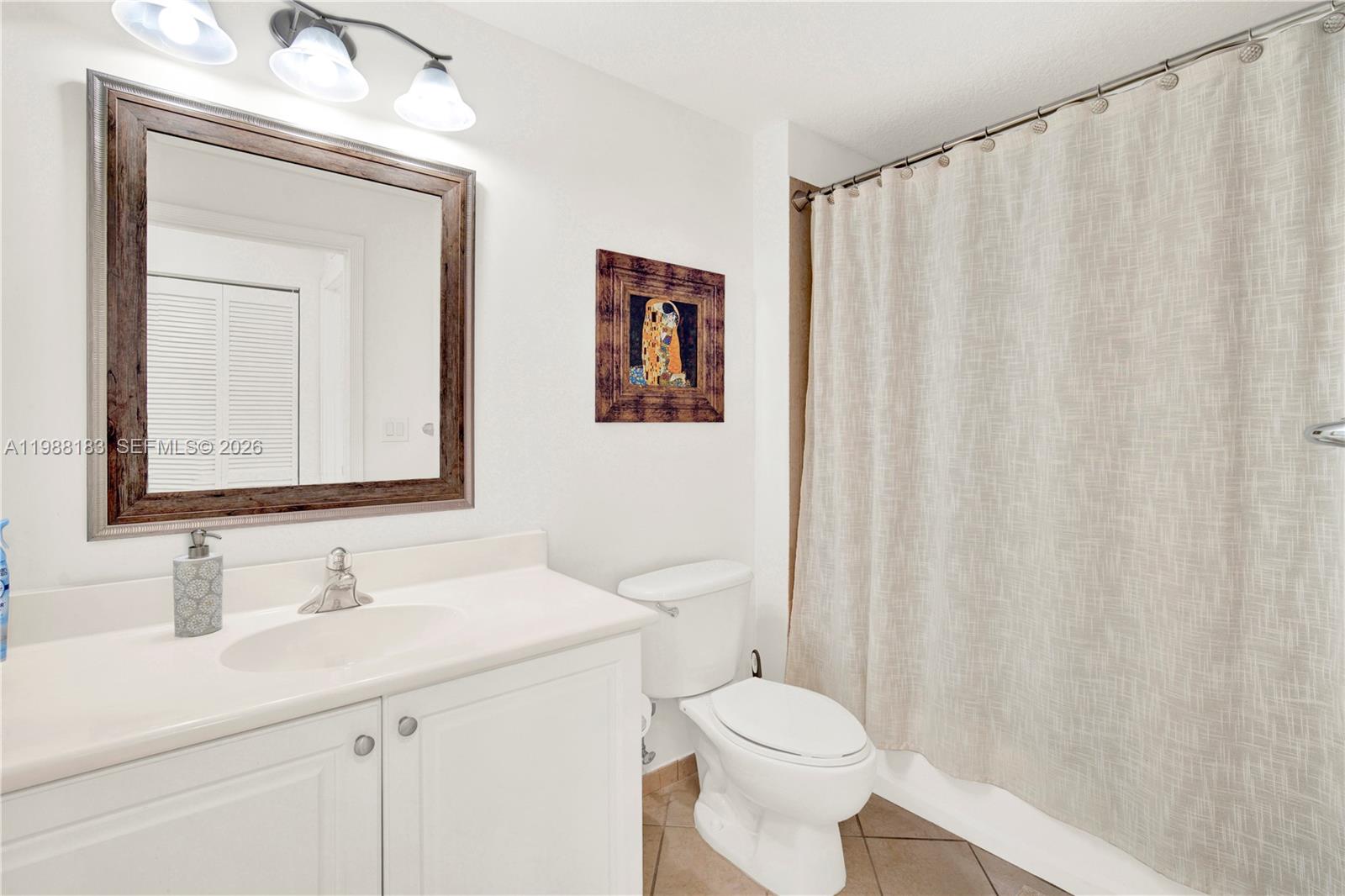 THE GRANDE CONDO - Residential