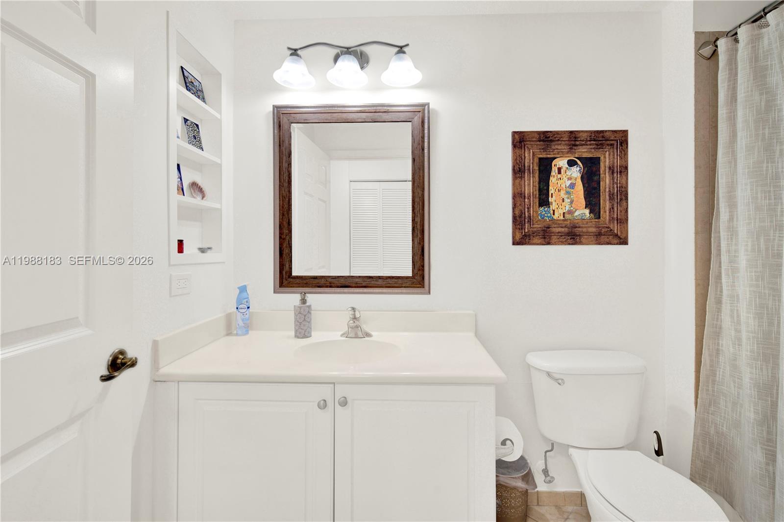 THE GRANDE CONDO - Residential