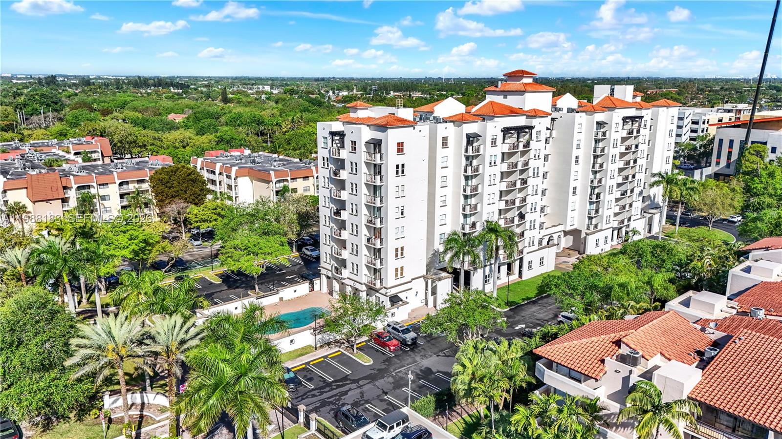 THE GRANDE CONDO - Residential