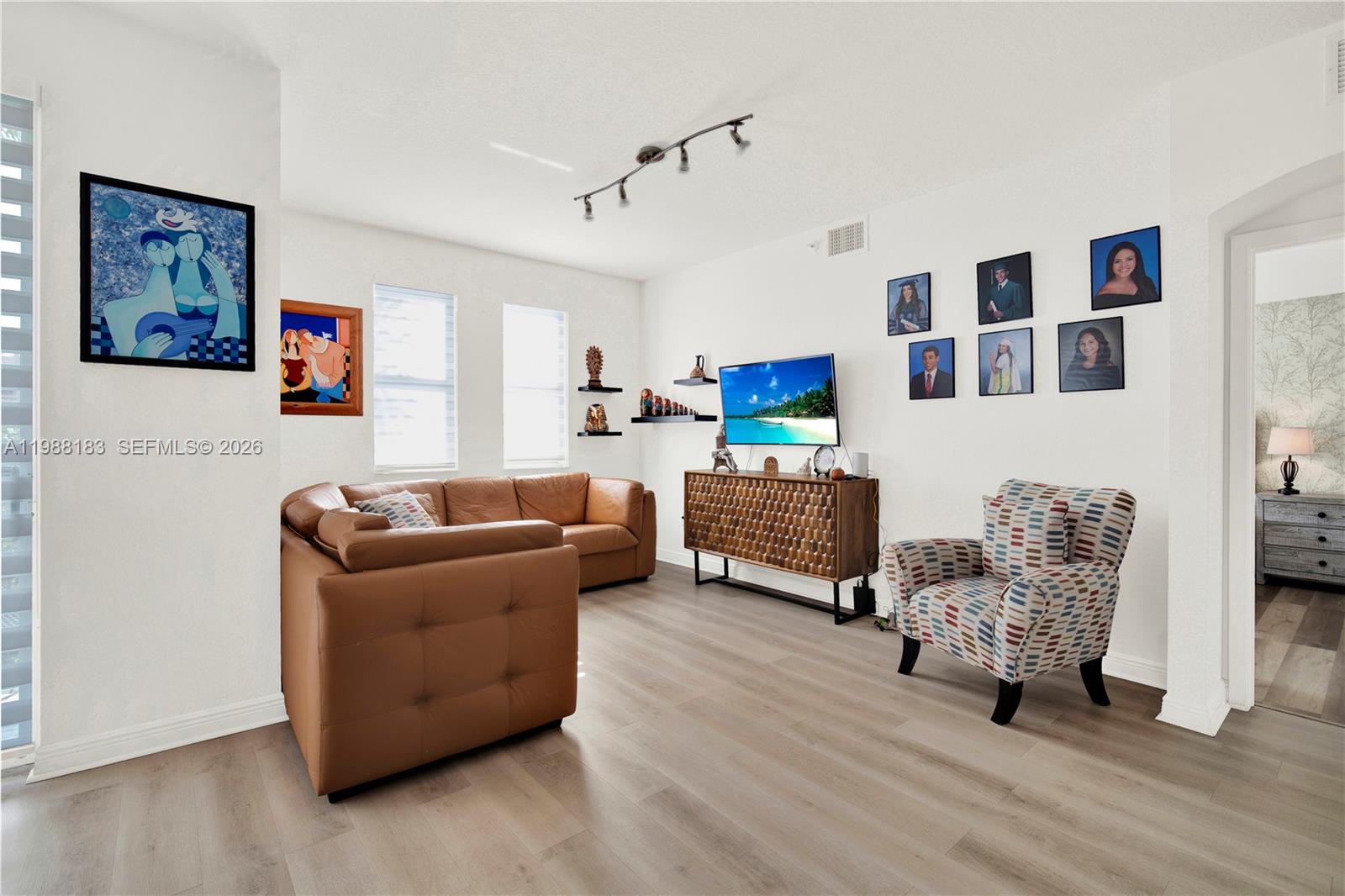 THE GRANDE CONDO - Residential