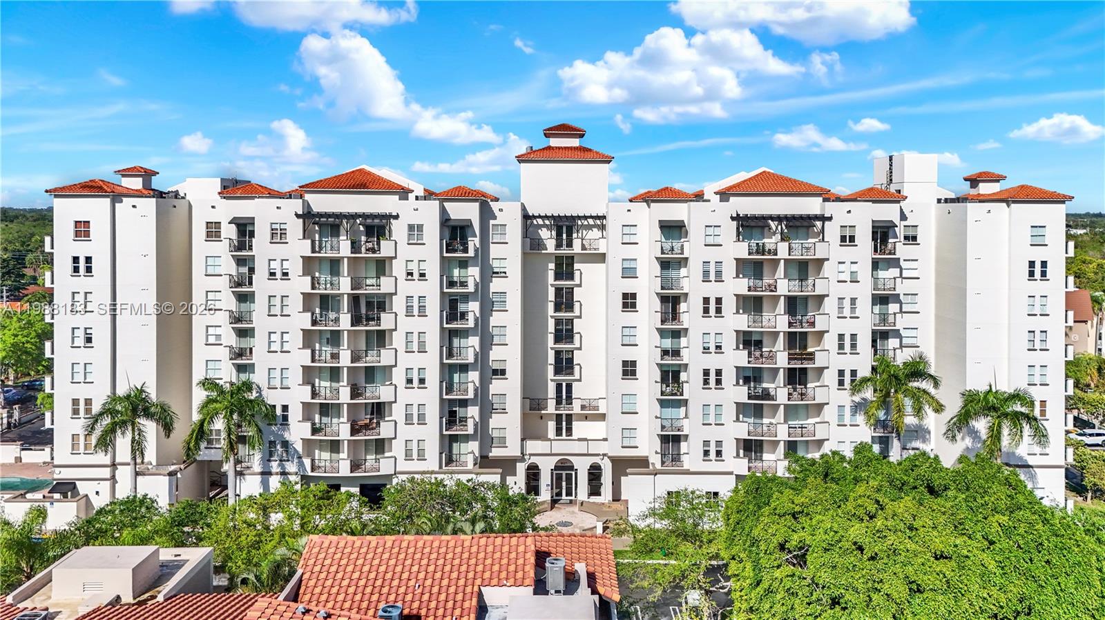 THE GRANDE CONDO - Residential