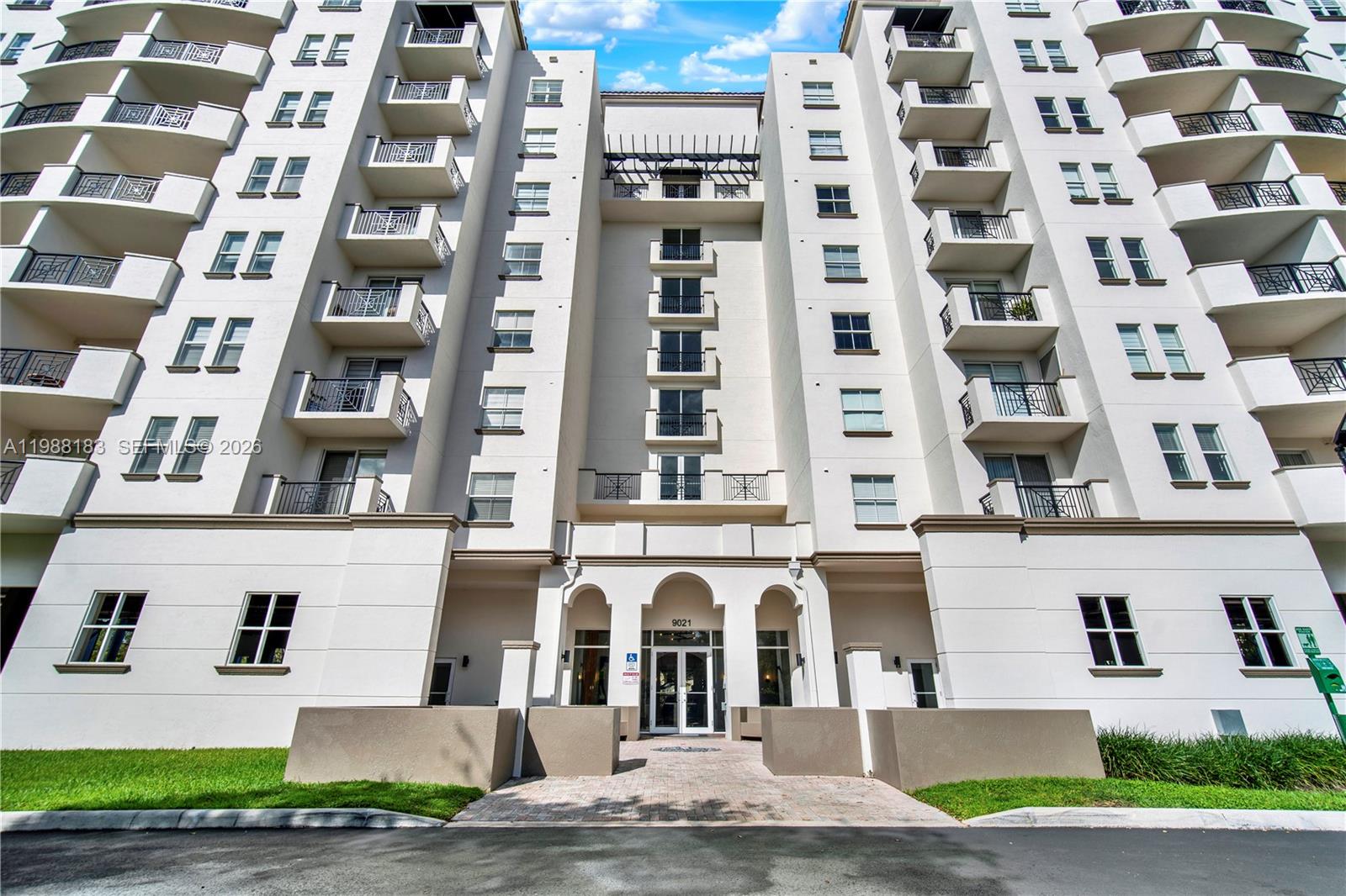 THE GRANDE CONDO - Residential