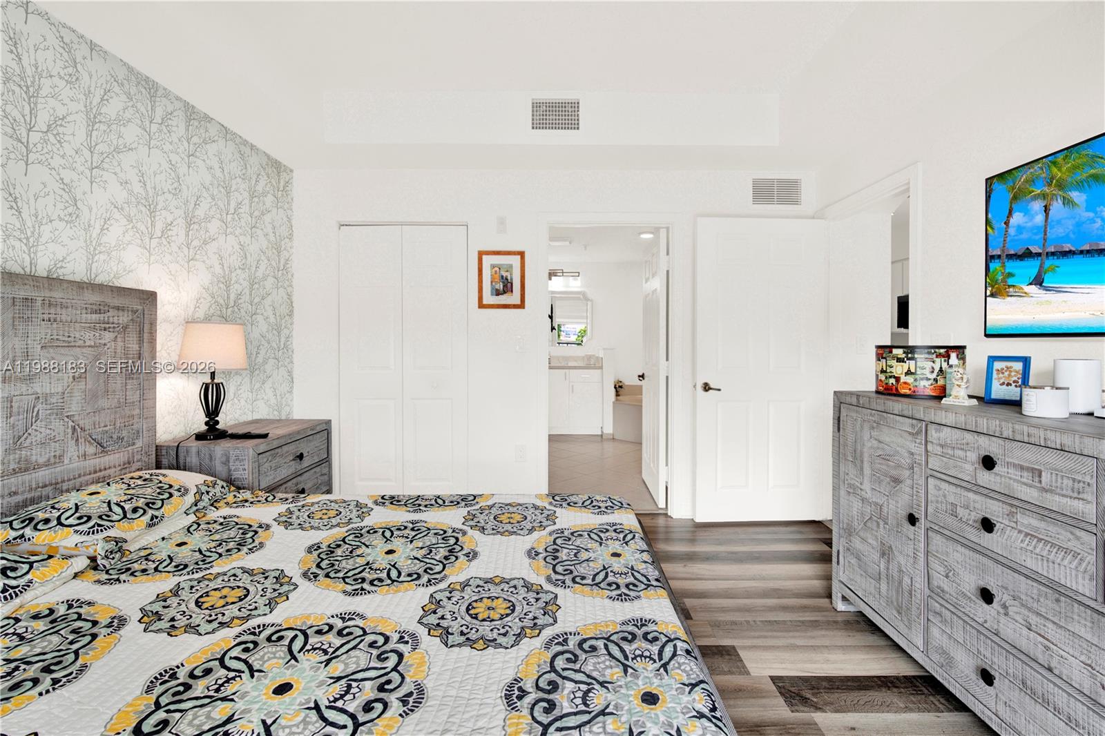 THE GRANDE CONDO - Residential