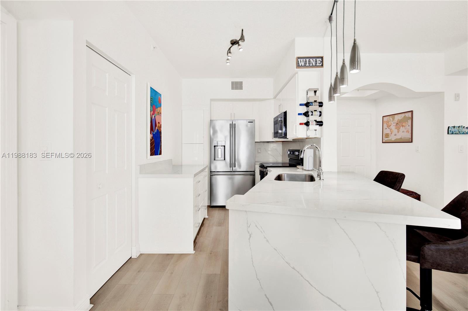 THE GRANDE CONDO - Residential