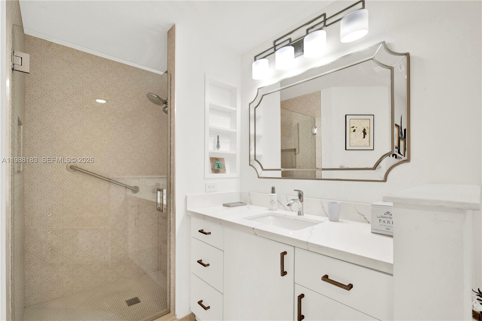 THE GRANDE CONDO - Residential