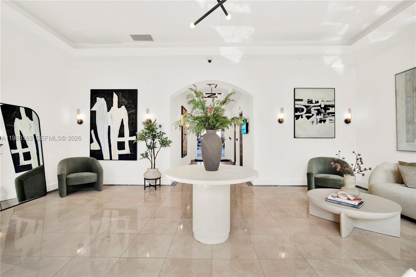 THE GRANDE CONDO - Residential