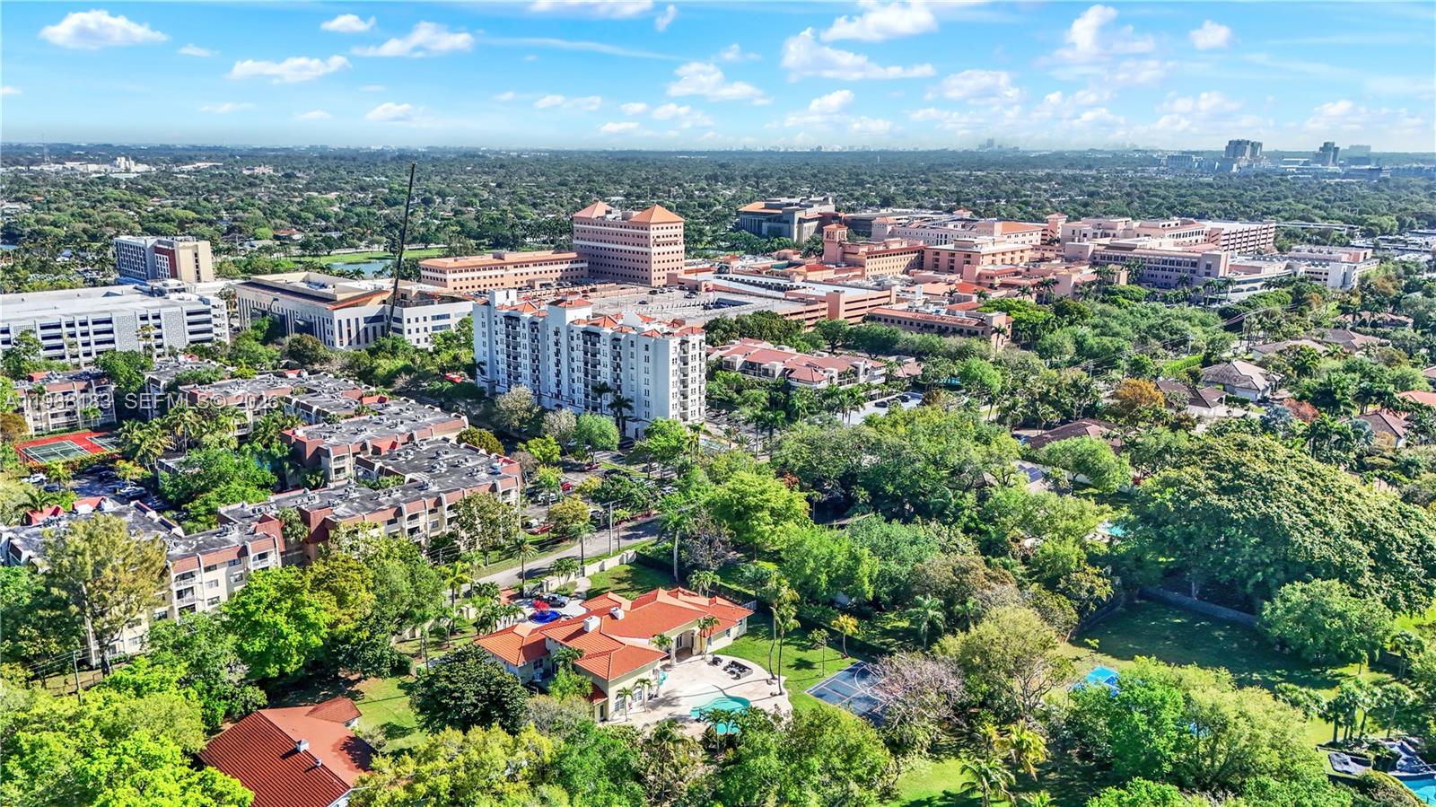 THE GRANDE CONDO - Residential