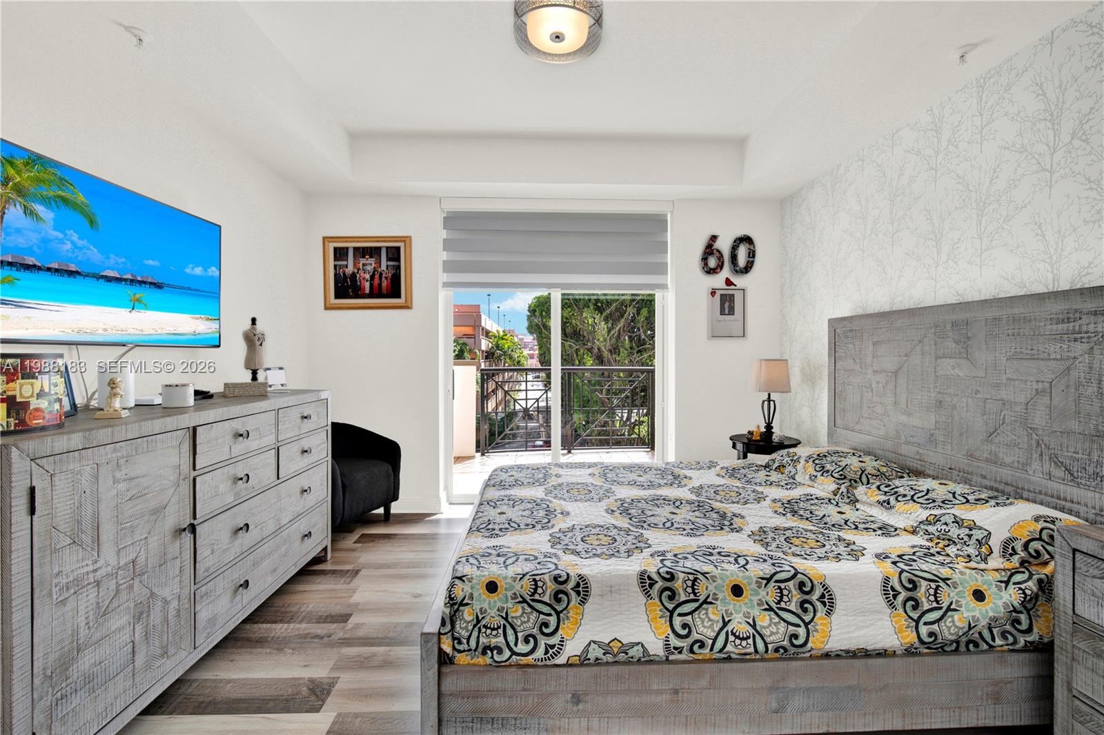 THE GRANDE CONDO - Residential