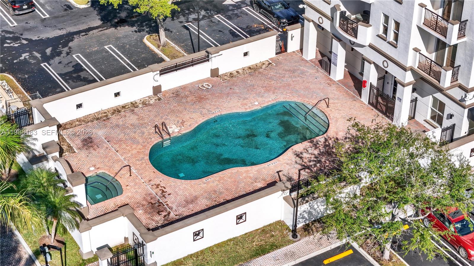 THE GRANDE CONDO - Residential