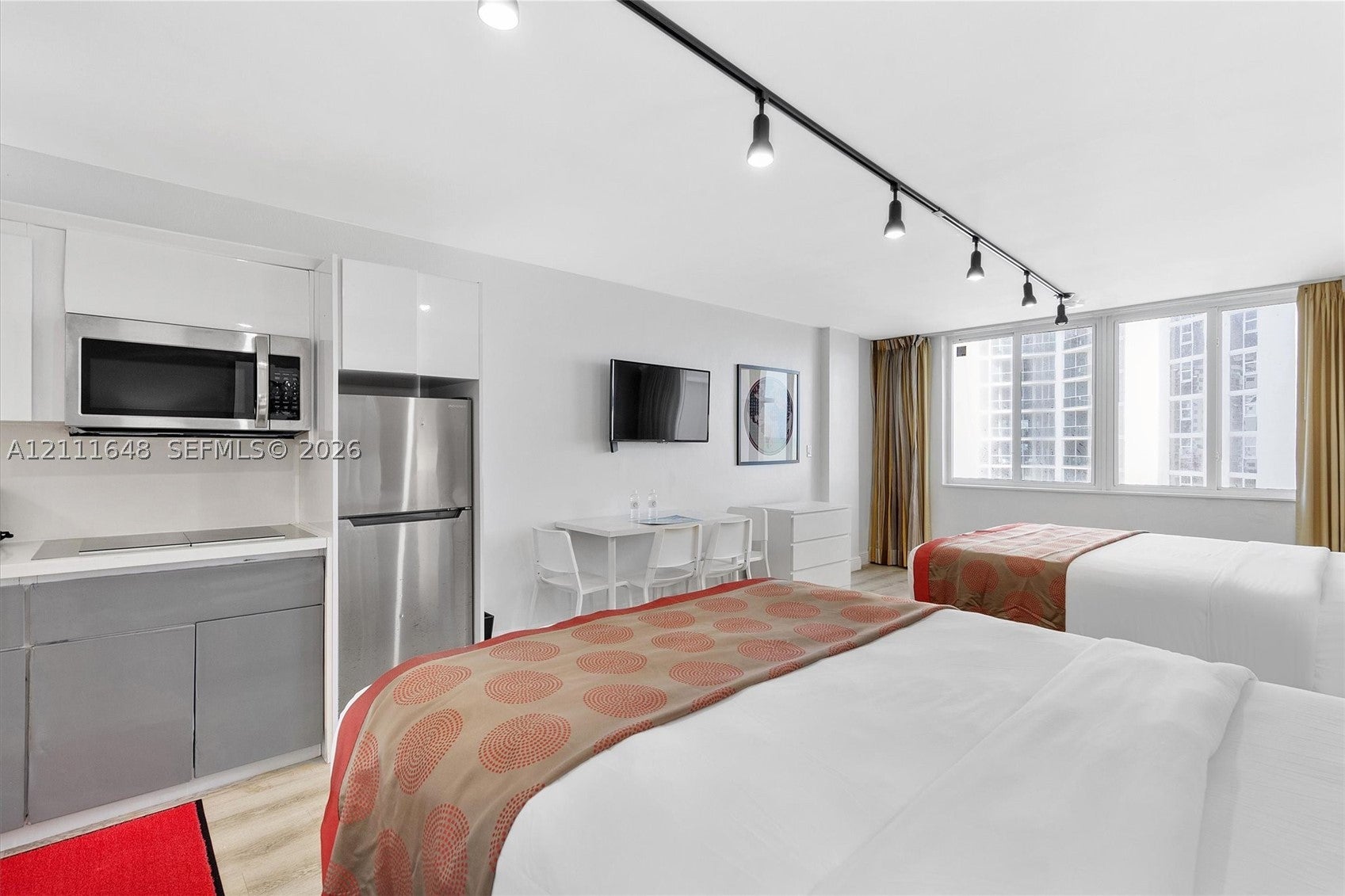 19201 Collins Ave 518