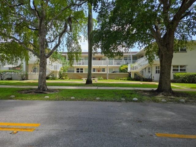 Cozy and clean 1 bedroom unit with all tile floors. Located in the Hollywood Hills area in a well maintained, 2 story garden style condominium. Pets ok with restrictions. No formal association approval needed. Minimum credit required is 650.