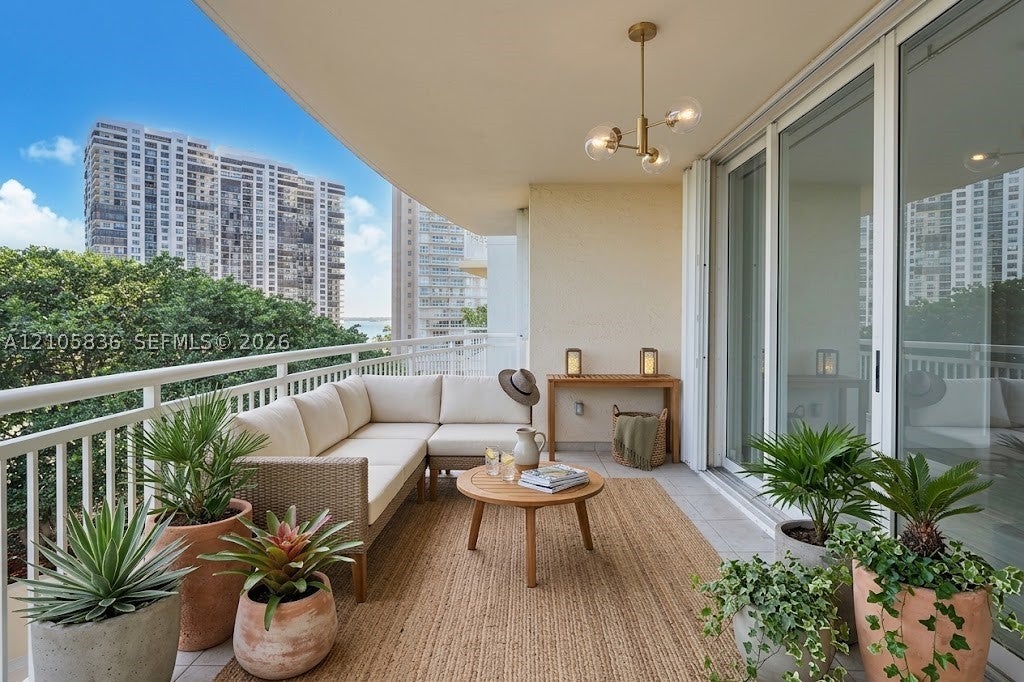 2475 Brickell Ave 704