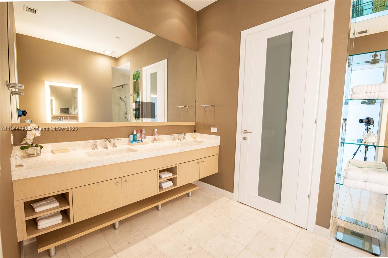 ASIA CONDO - Residential