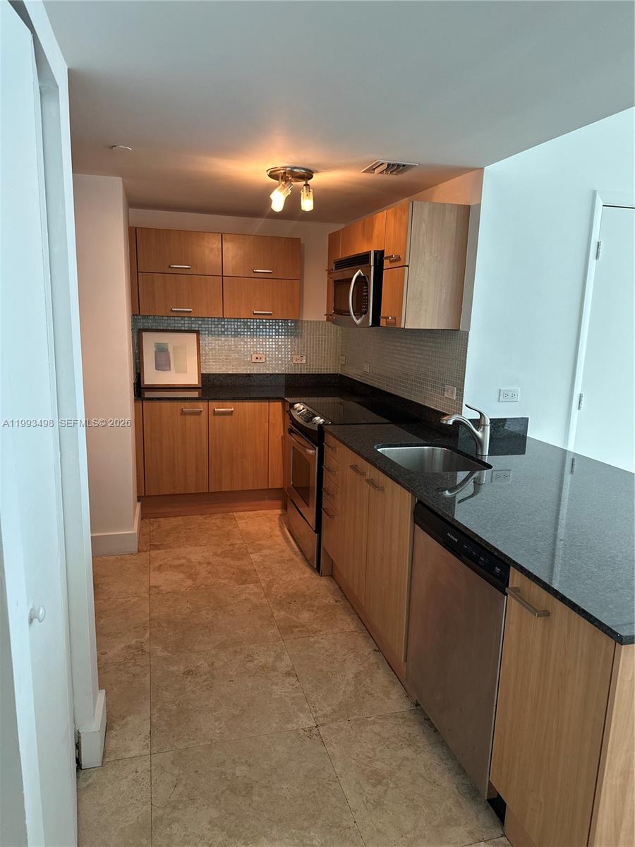 WIND CONDO - Residential Lease
