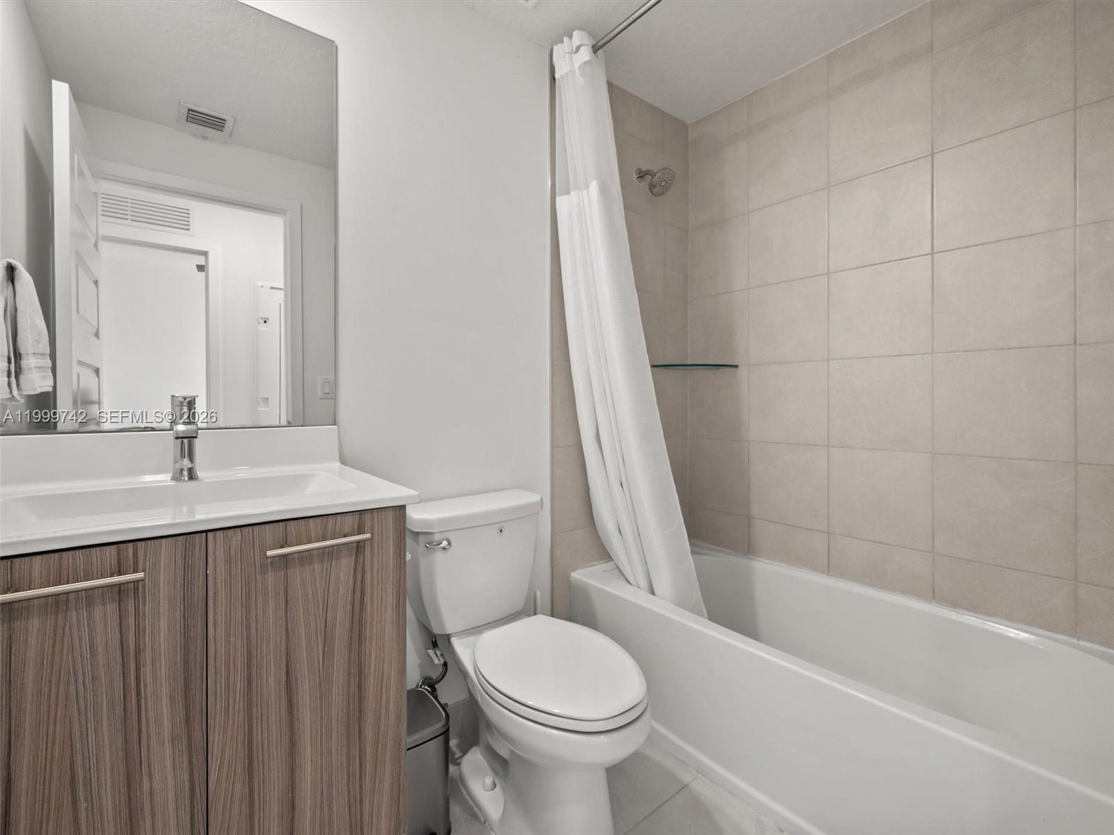 DOWNTOWN DORAL SOUTH PHAS - Residential Lease