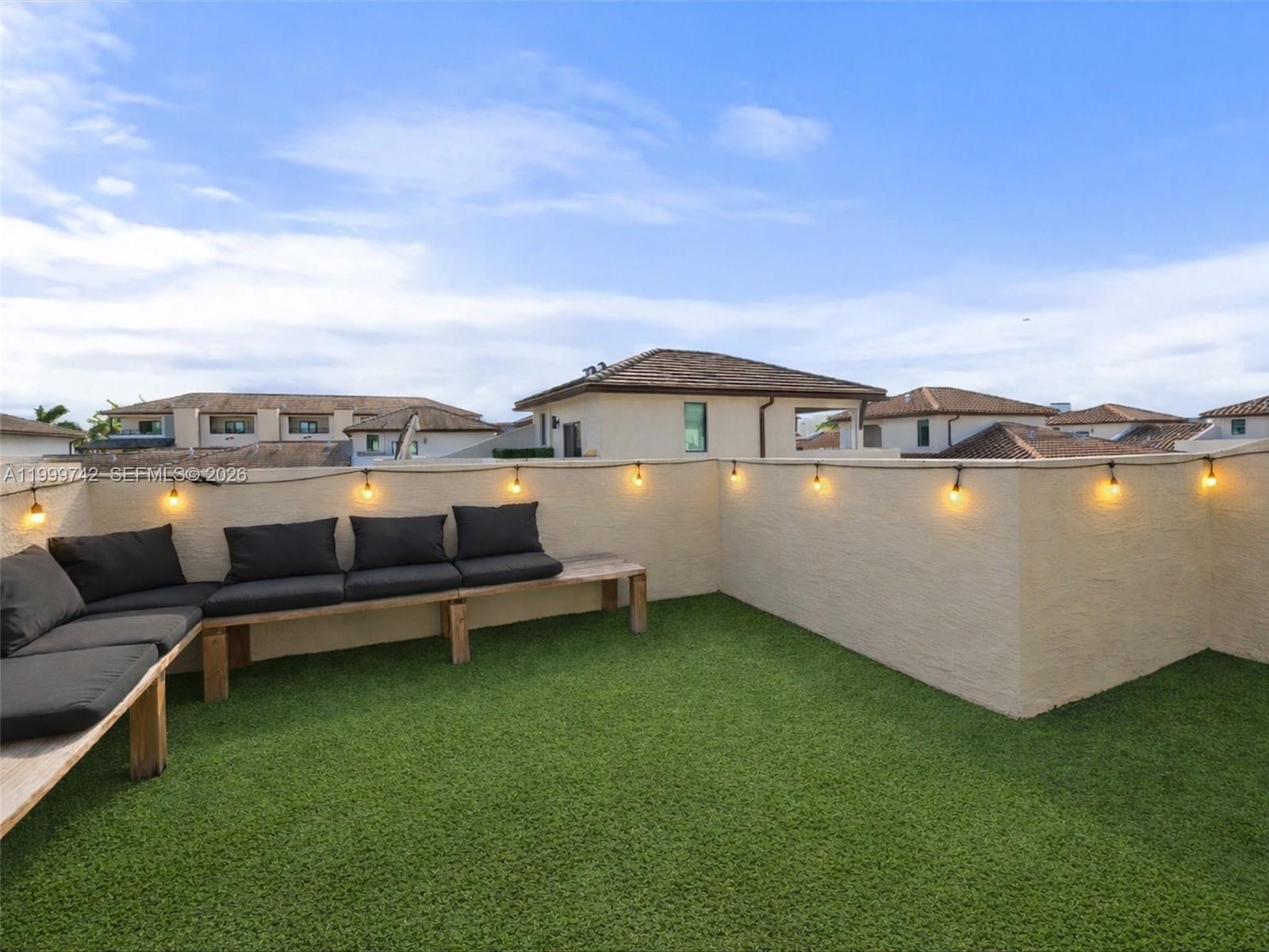 DOWNTOWN DORAL SOUTH PHAS - Residential Lease