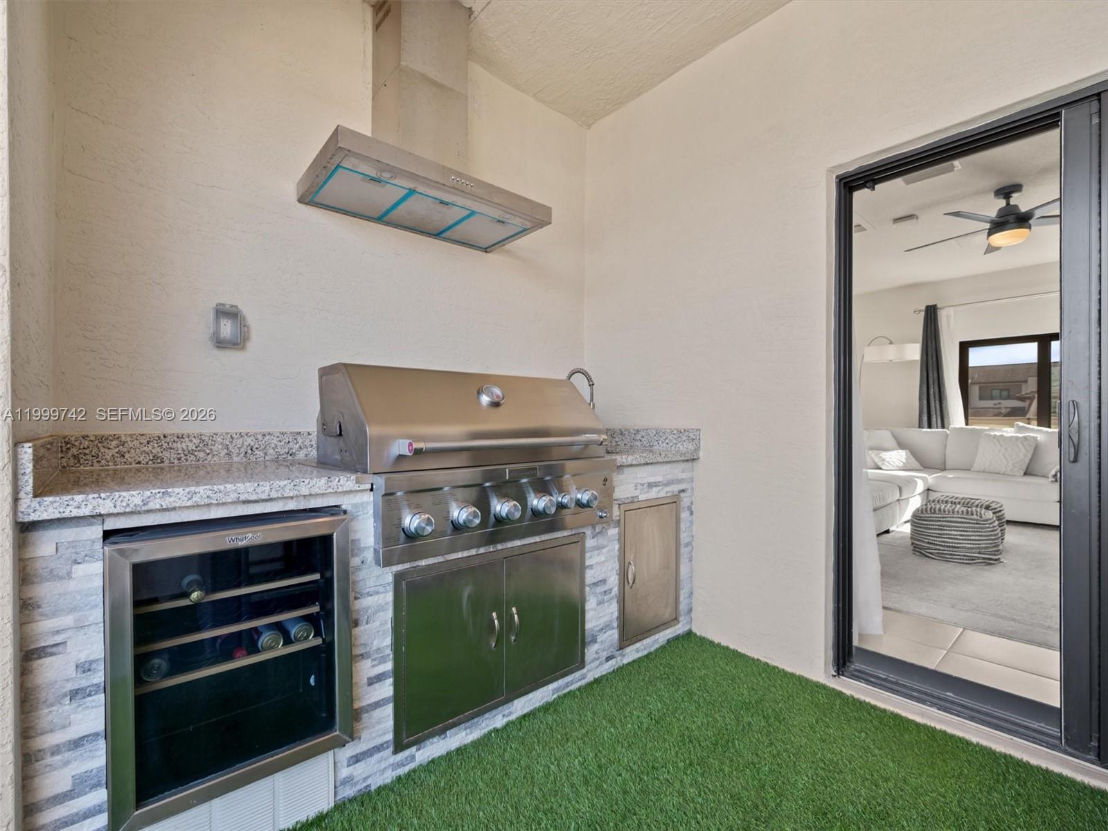 DOWNTOWN DORAL SOUTH PHAS - Residential Lease