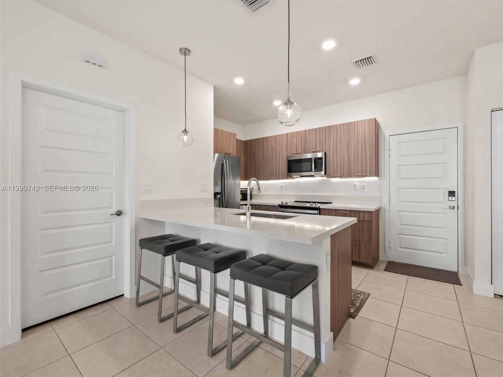 DOWNTOWN DORAL SOUTH PHAS - Residential Lease