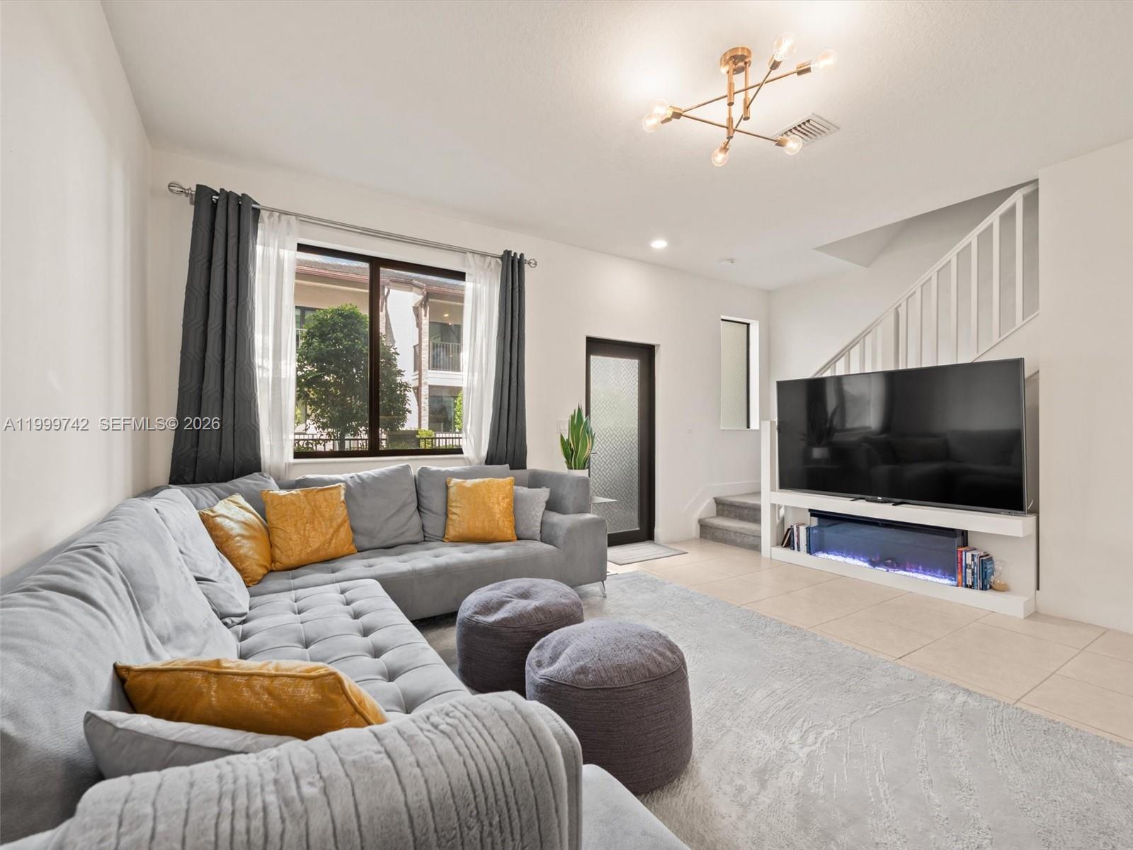 DOWNTOWN DORAL SOUTH PHAS - Residential Lease