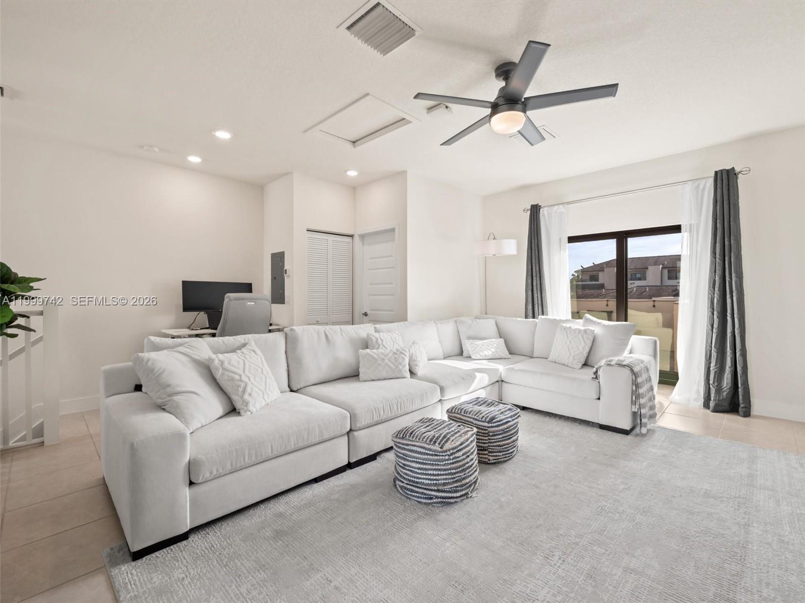 DOWNTOWN DORAL SOUTH PHAS - Residential Lease