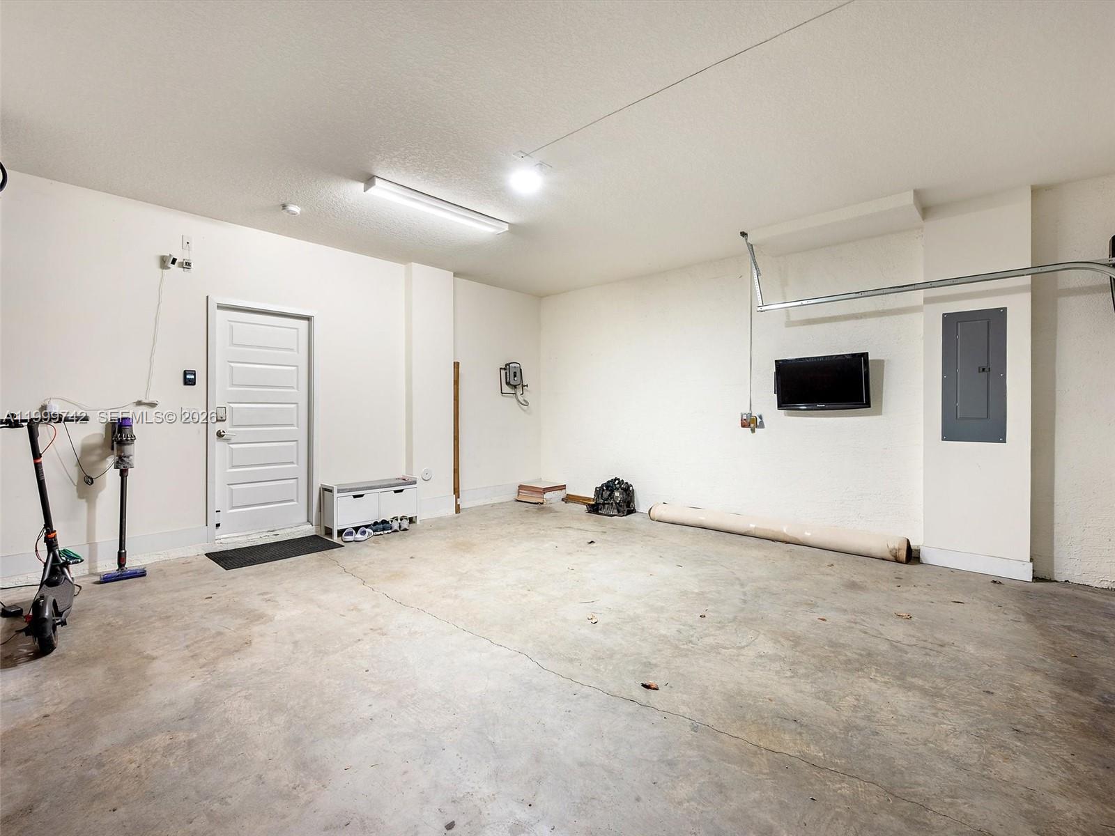 DOWNTOWN DORAL SOUTH PHAS - Residential Lease