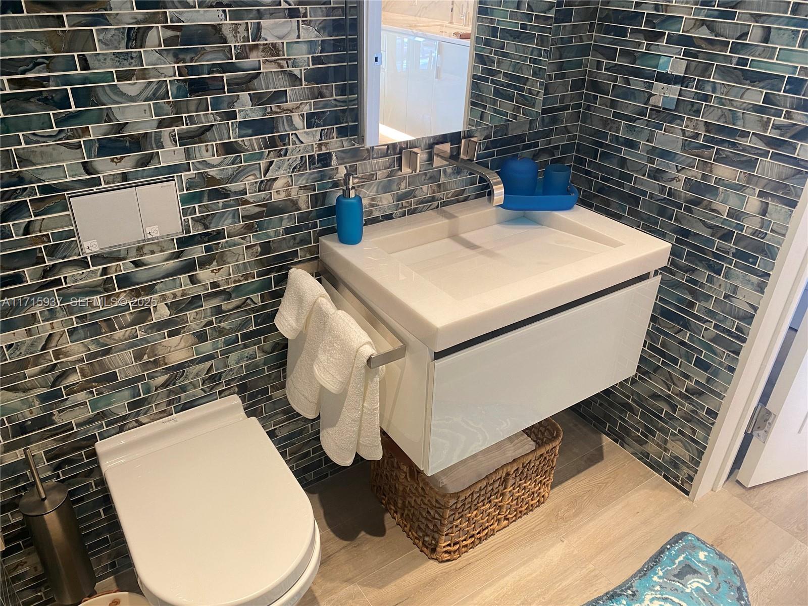 NORTH BISCAYNE BEACH AMEN - Residential