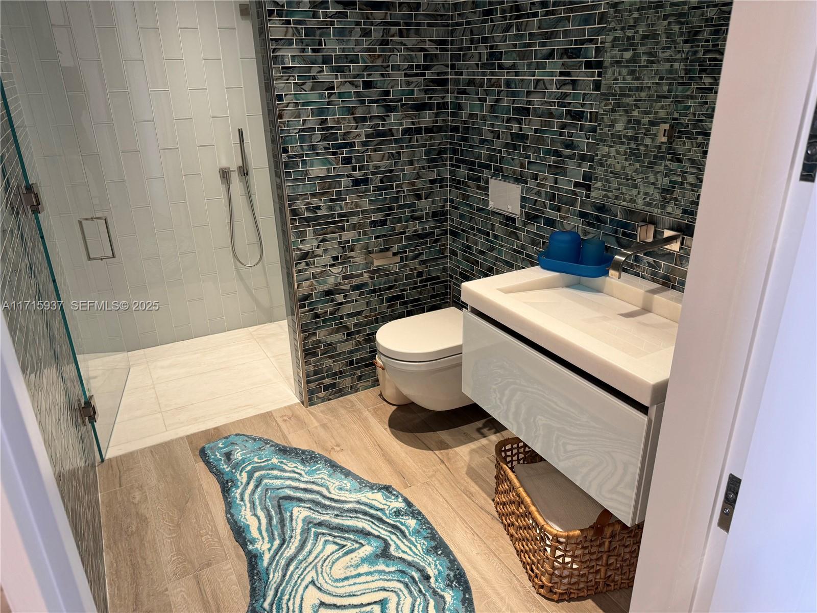 NORTH BISCAYNE BEACH AMEN - Residential