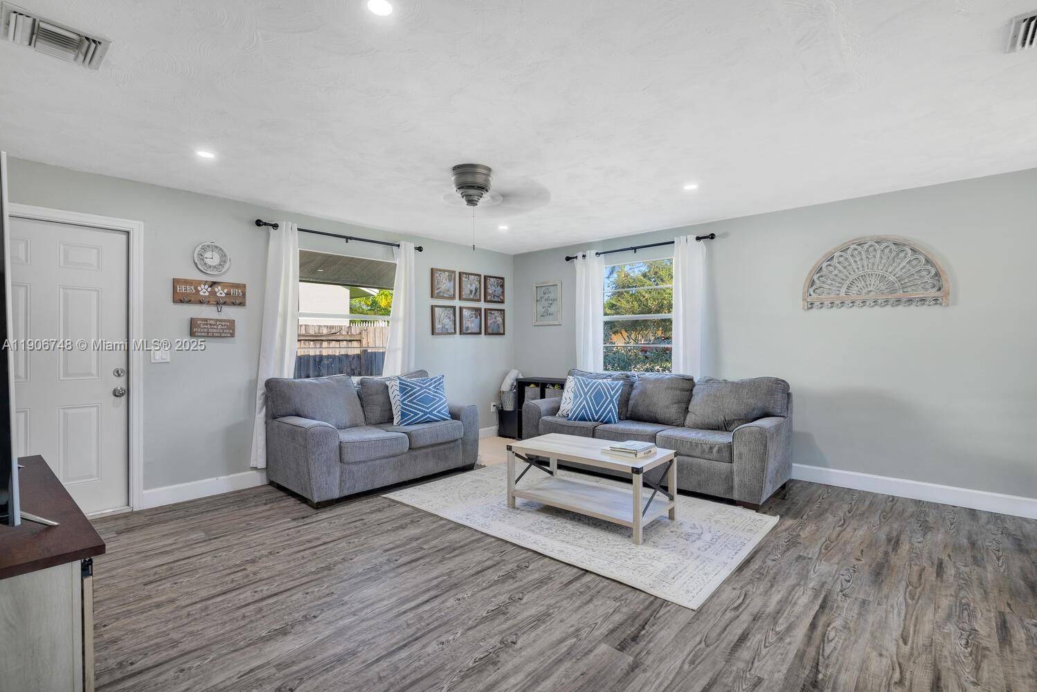 KINGS COURT - Residential