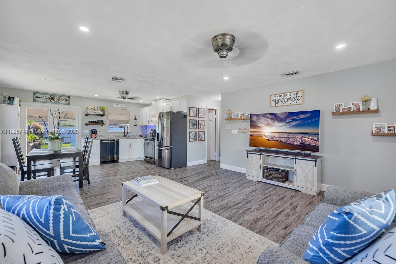 KINGS COURT - Residential