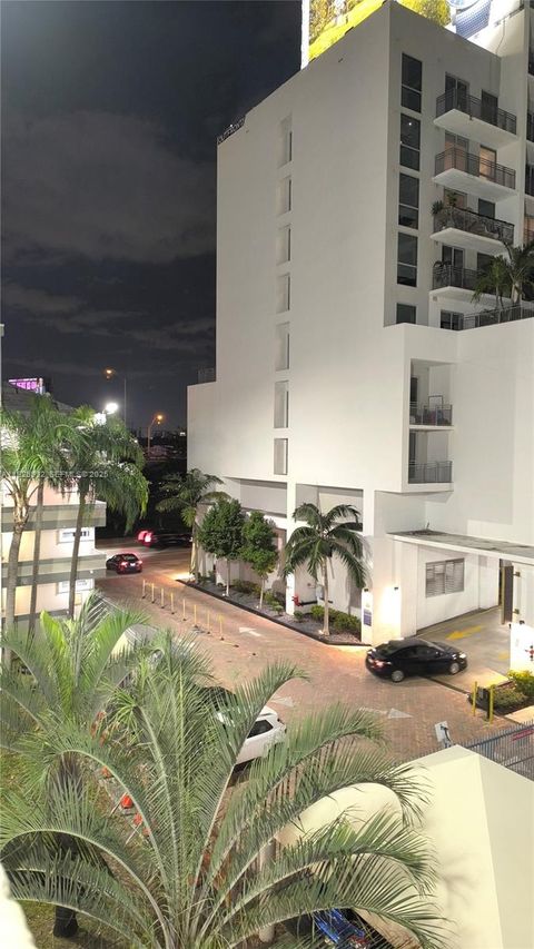 269 NW 7th St 216 Miami FL 33136