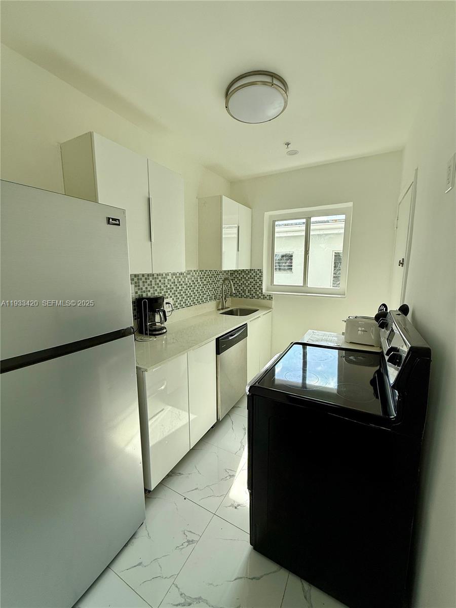 LINCOLN SUB - Residential Lease