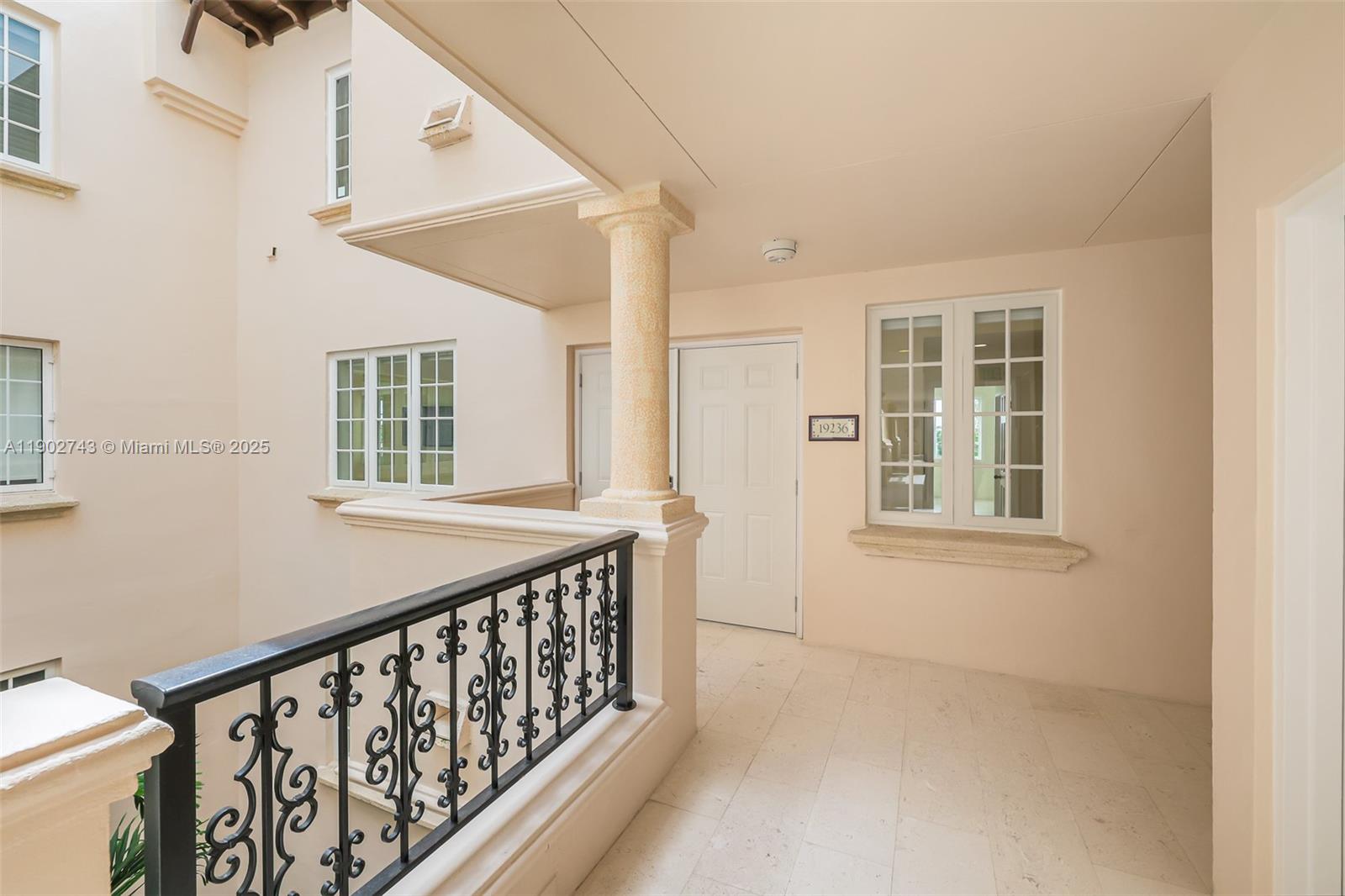 SEASIDE CONDO - Residential