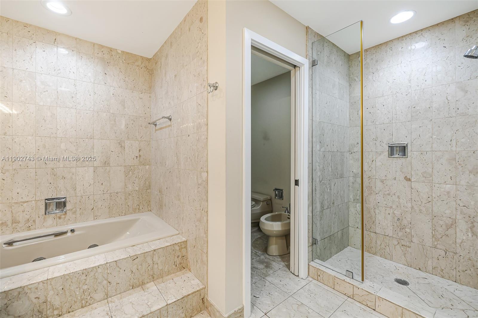 SEASIDE CONDO - Residential