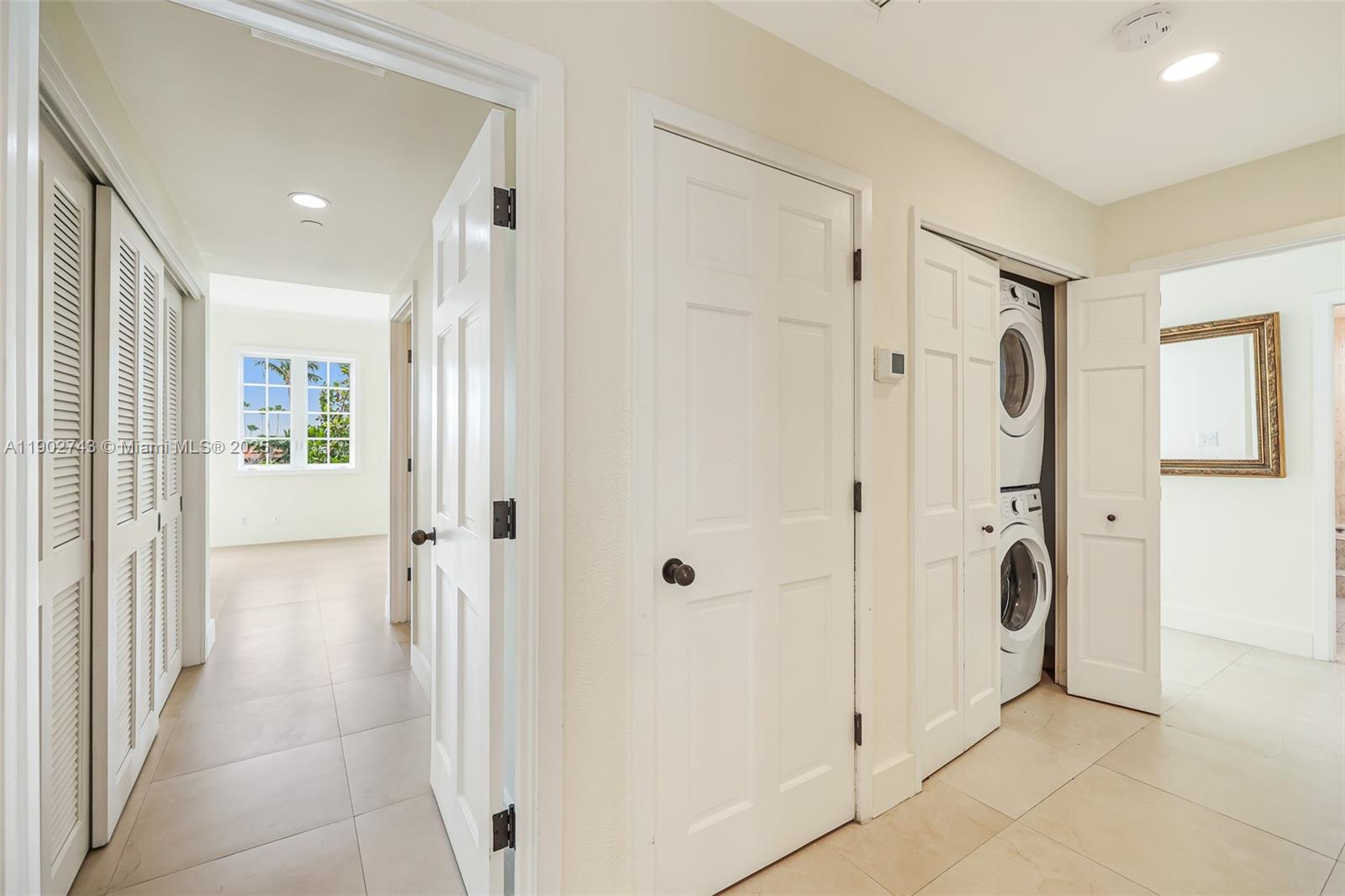 SEASIDE CONDO - Residential