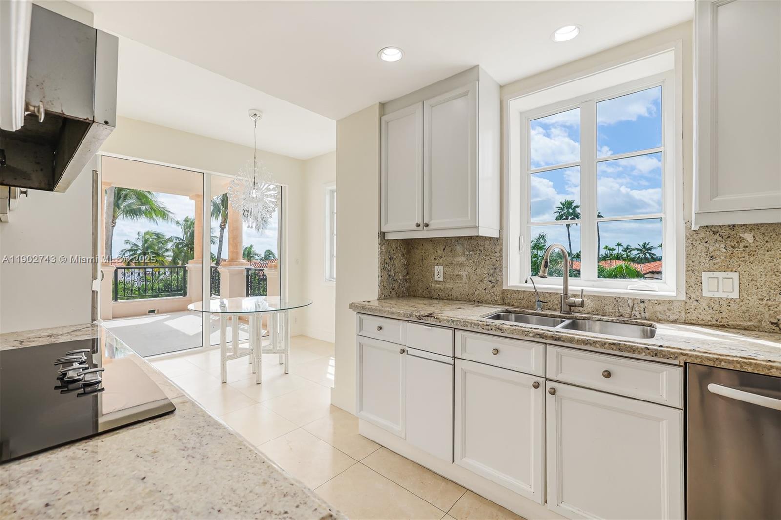 SEASIDE CONDO - Residential