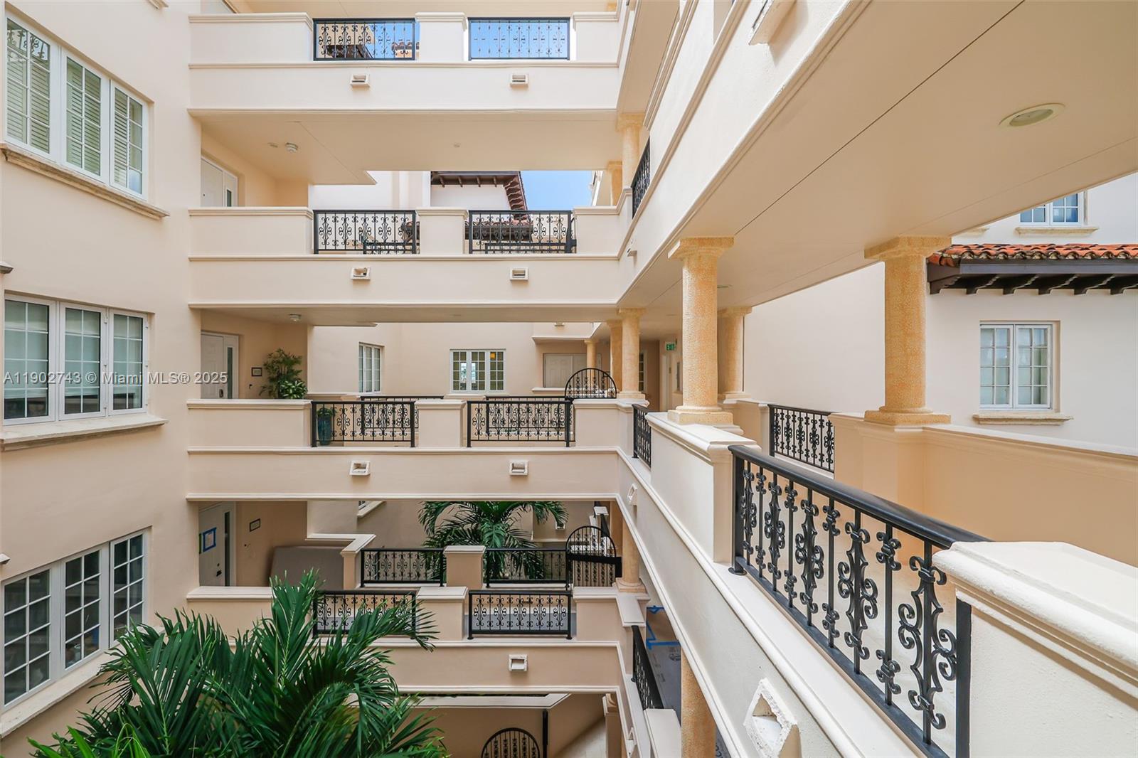 SEASIDE CONDO - Residential