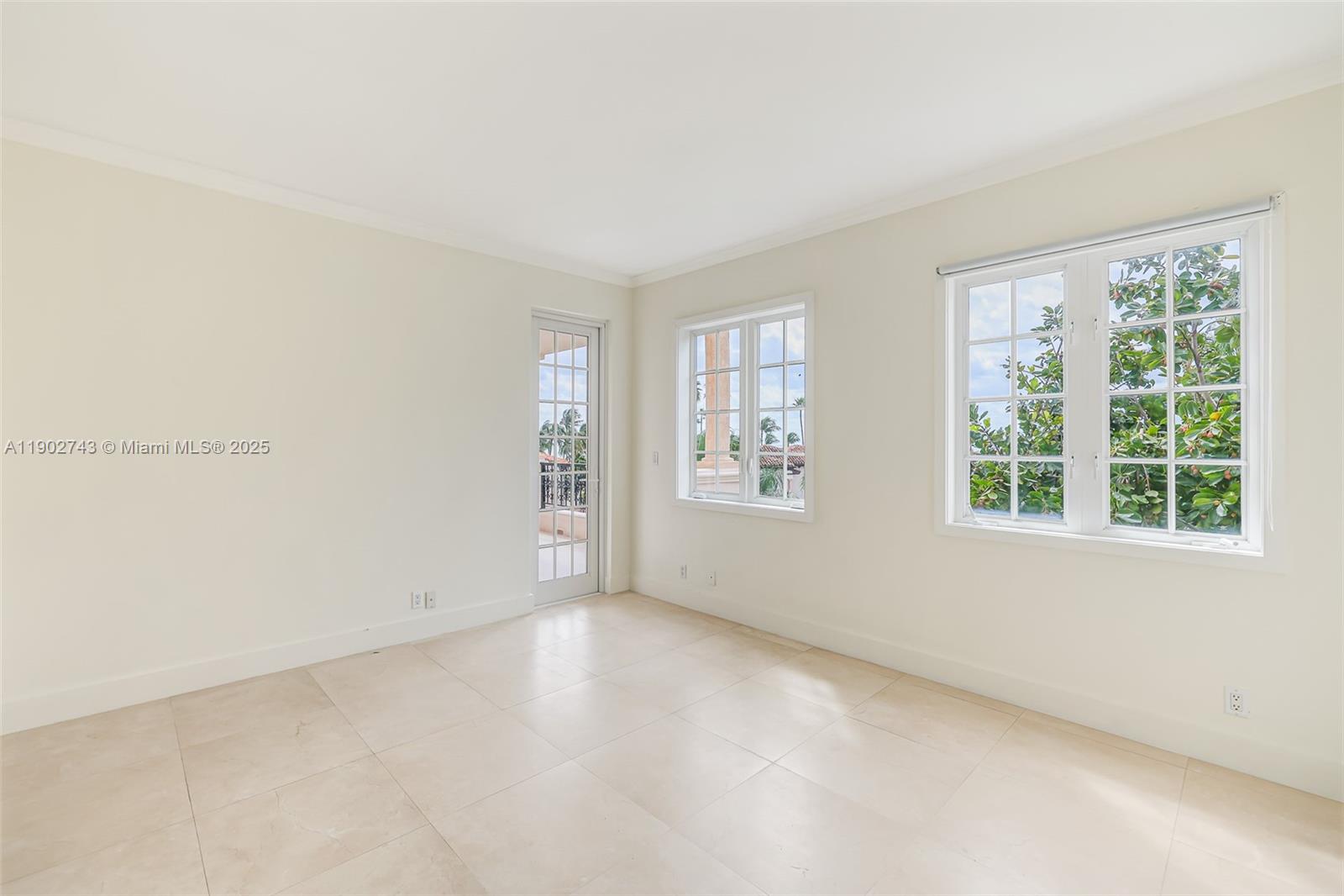 SEASIDE CONDO - Residential