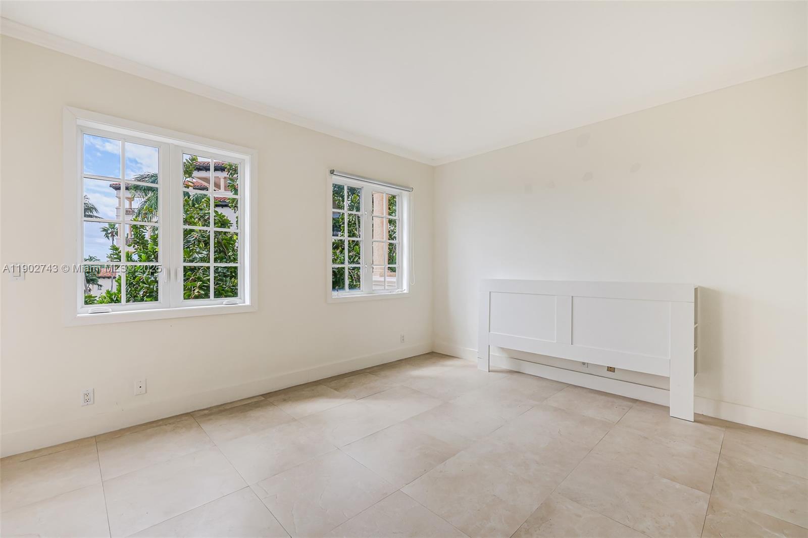 SEASIDE CONDO - Residential