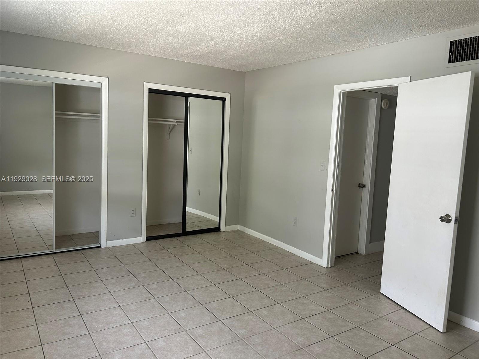 LAUDERDALE - Residential Lease