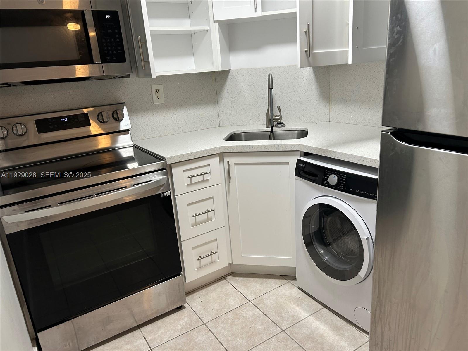 LAUDERDALE - Residential Lease