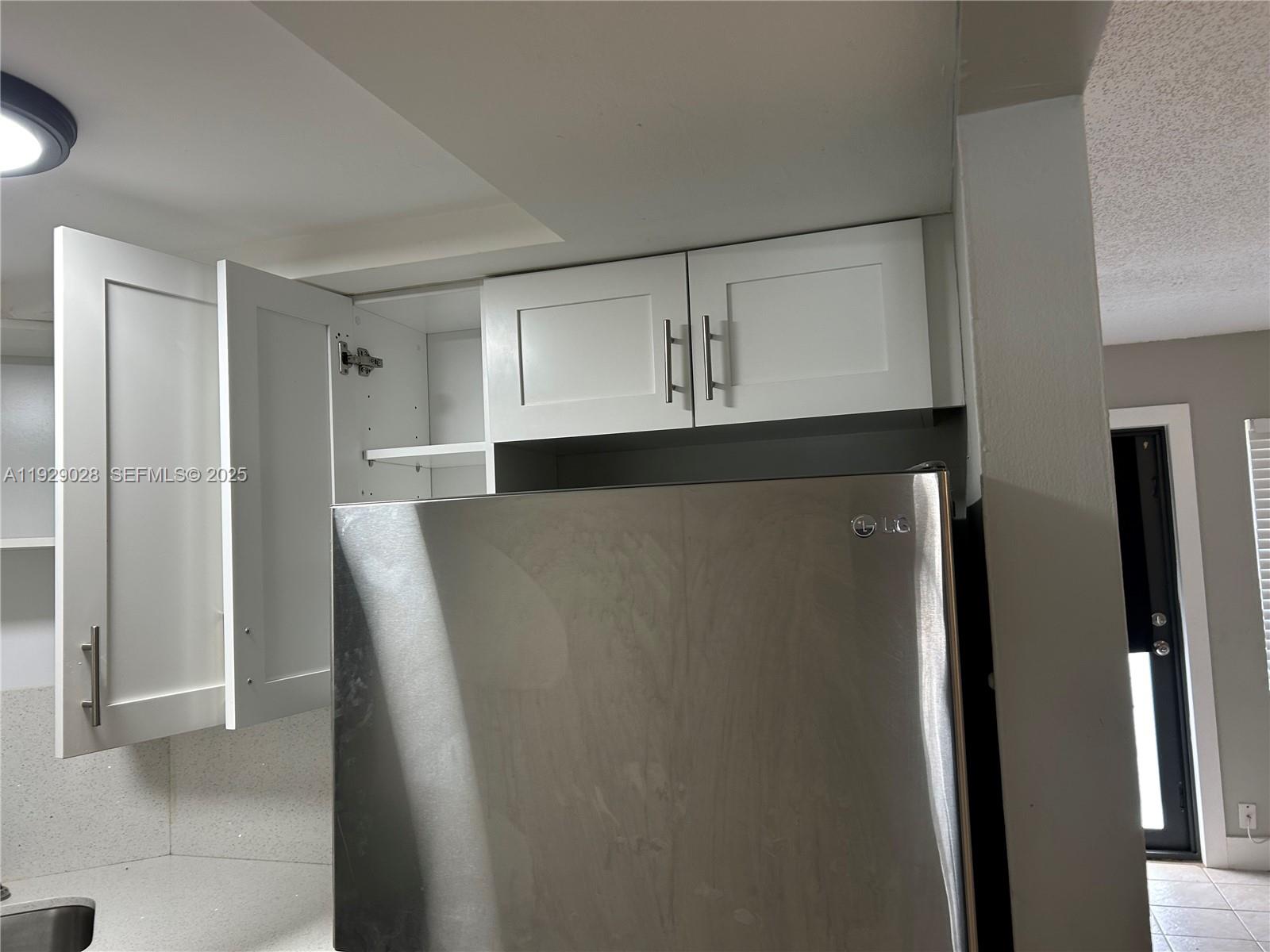 LAUDERDALE - Residential Lease